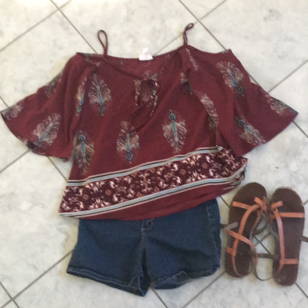 Red 3/4 sleeve cold shoulder top w/ paisley motif